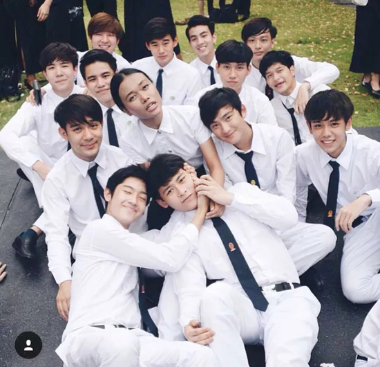truong-dai-hoc-toan-trai-xinh-gai-dep-theo-hoc-o-thai-1