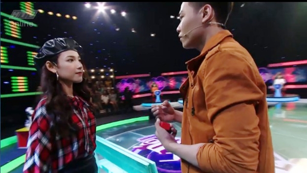 lan-dau-gap-mat-trai-dep-bao-dan-mang-nhan-cau-hon-hot-girl-1