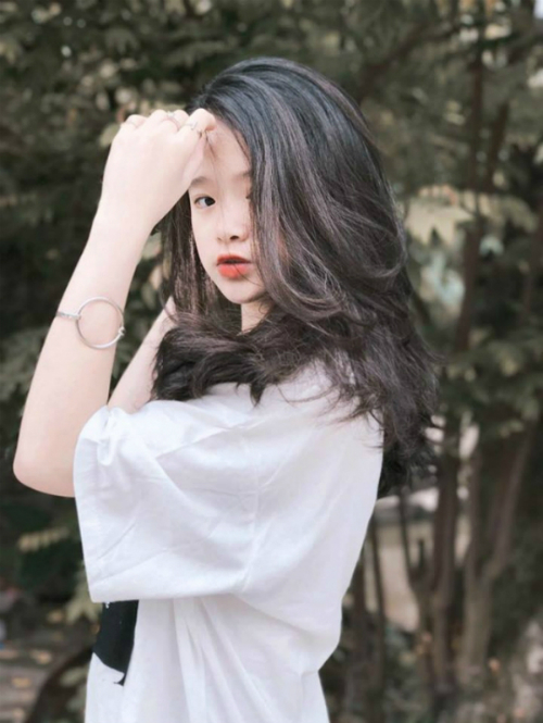 Nổi tiếng và giỏi kiếm tiền, Linh Ka còn khiến mọi người phải ganh tỵ khi chia sẻ hội chị em. Cô nàng có 2 người bạn gái thân thiết xinh đẹp, sành điệu không kém là Chi Bé và Thục Anh.