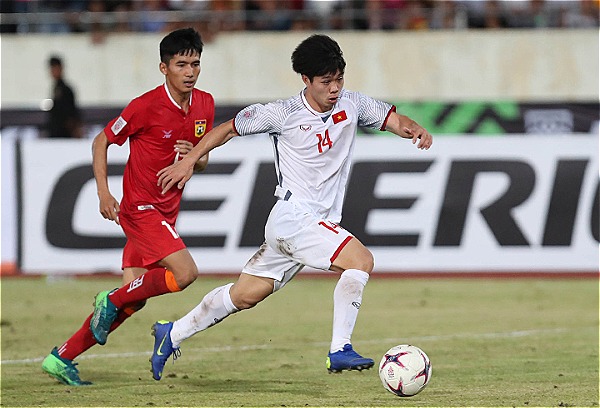 Tiền đaoụ Nguyễn Công Phượng lọt top đội hình tiêu biểu lượt trận mở màn AFF Cup 2018.