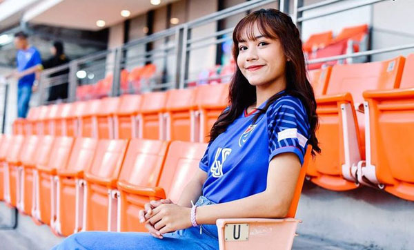 Báo châu Á ngỡ ngàng trước vẻ đẹp của fan girl Việt Nam - 5