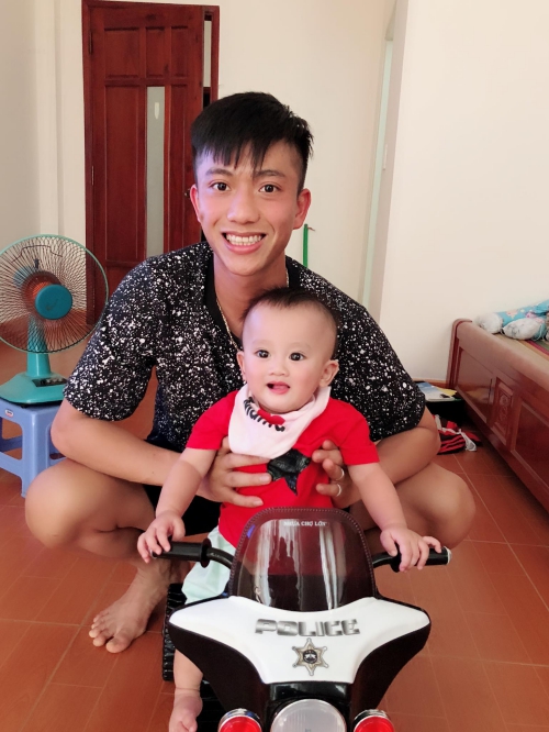 Phan Văn Đức cũng chọn quây quần bên gia đình. Với chân sút người xứ Nghệ nhà luôn là nơi tuyệt vời nhất.
