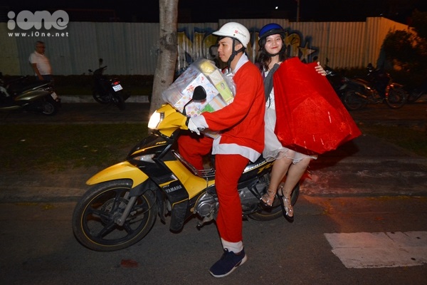 Những Ông già Noel đặc biệt mùa Giáng sinh ở Đà Nẵng - 2