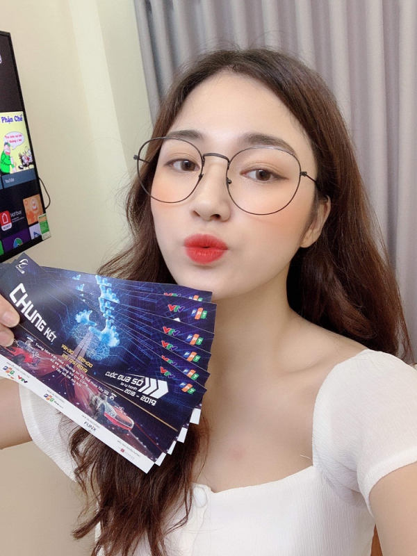 Hot girl Tiểu Ngọc pose hình trên trang cá nhân.