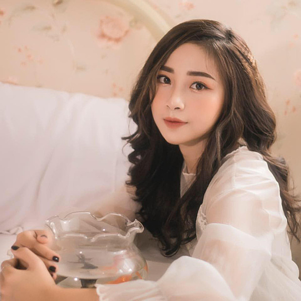 Nhật Linh - cô ggasibij nghi là bạn gái mới của tiền đạo xứ Nghệ.